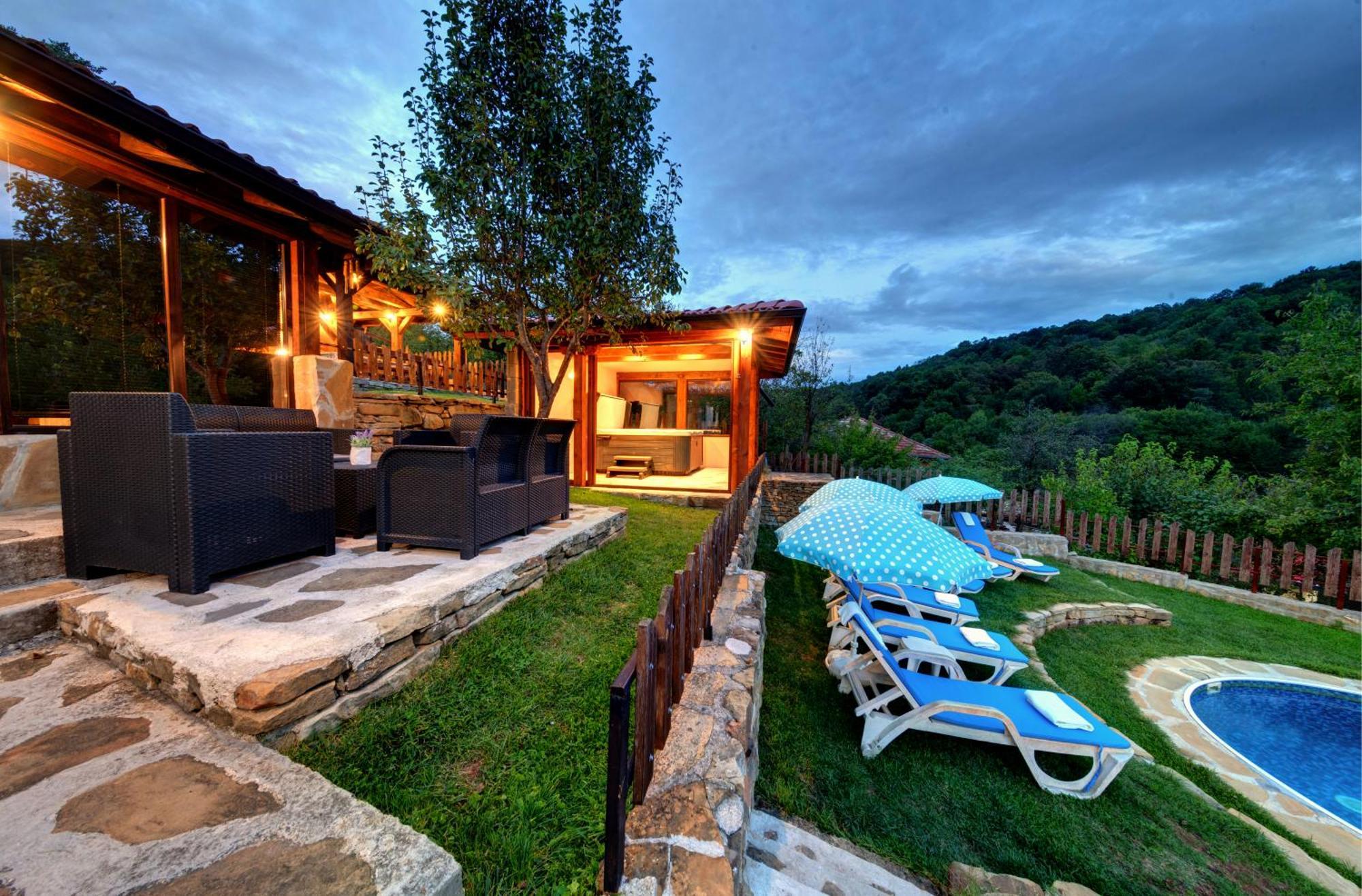 House Maya Trjawna Exterior foto