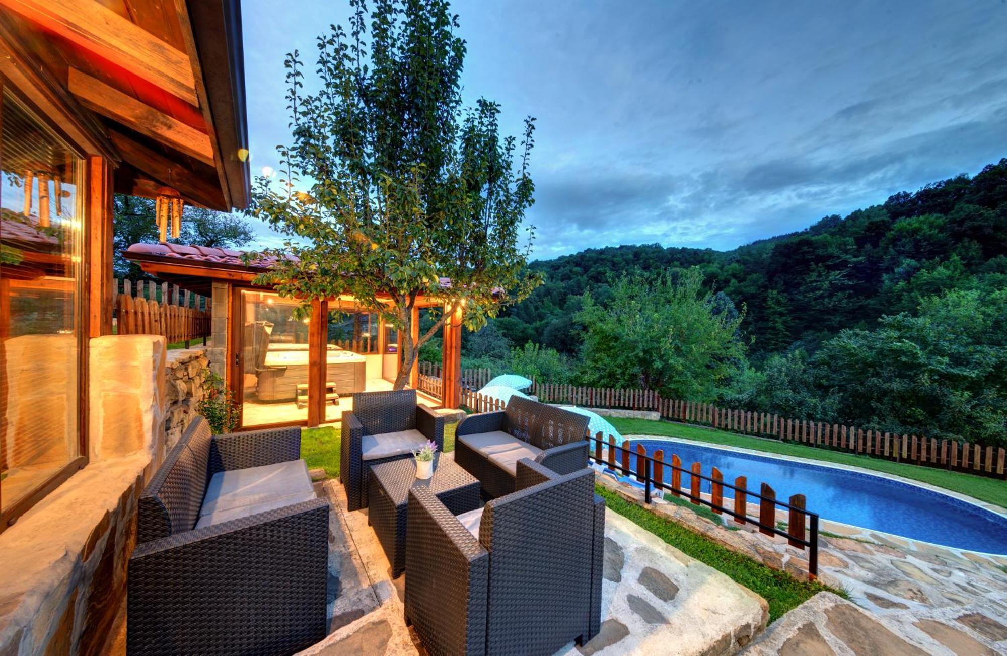 House Maya Trjawna Exterior foto